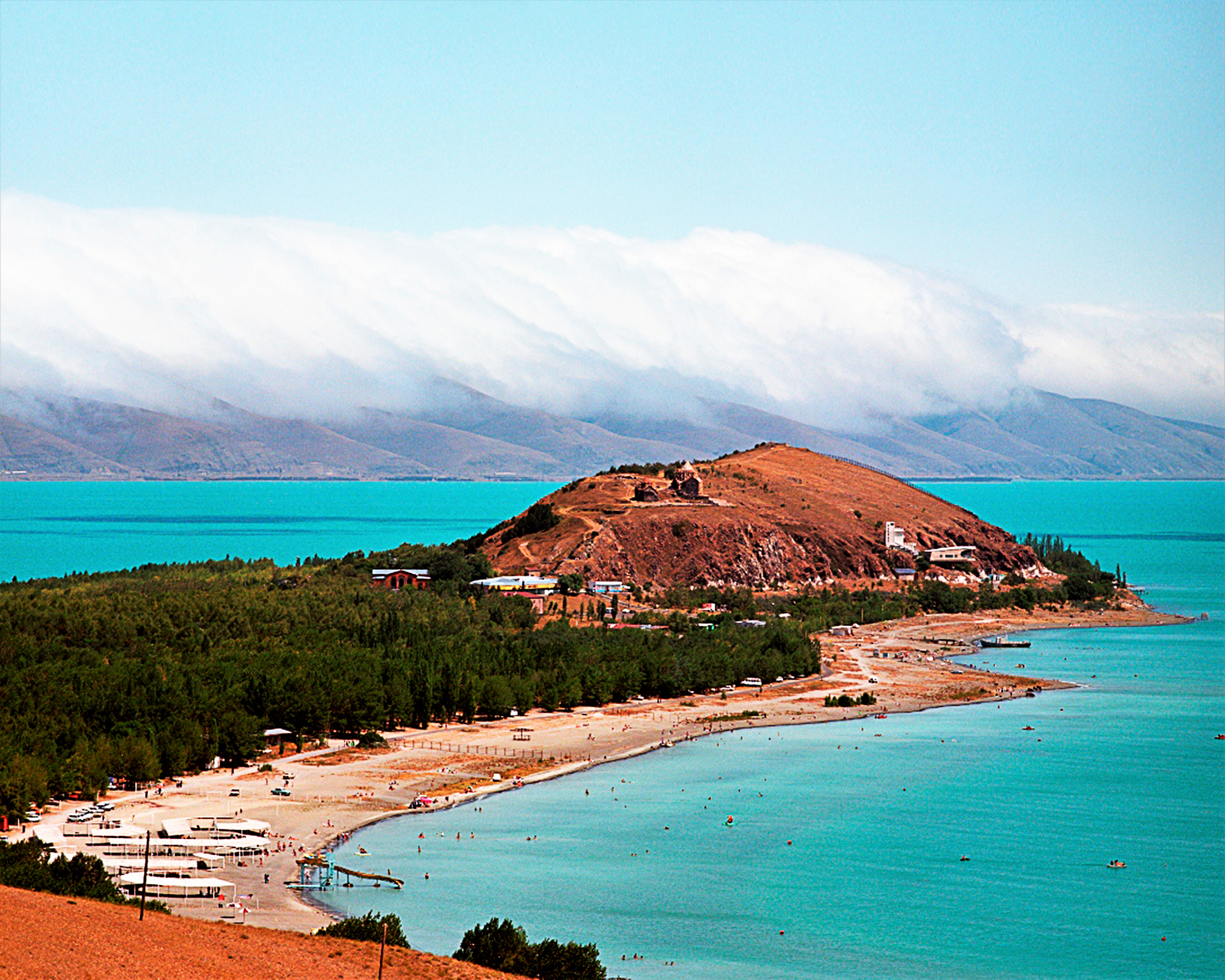 Армения отдых на море. Севан Армения. Озеро Sevan Армения. Ереван озеро Севан пляж. Море Севан в Армении.