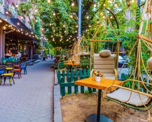 Հանդիպում Սարյան փողոցում 